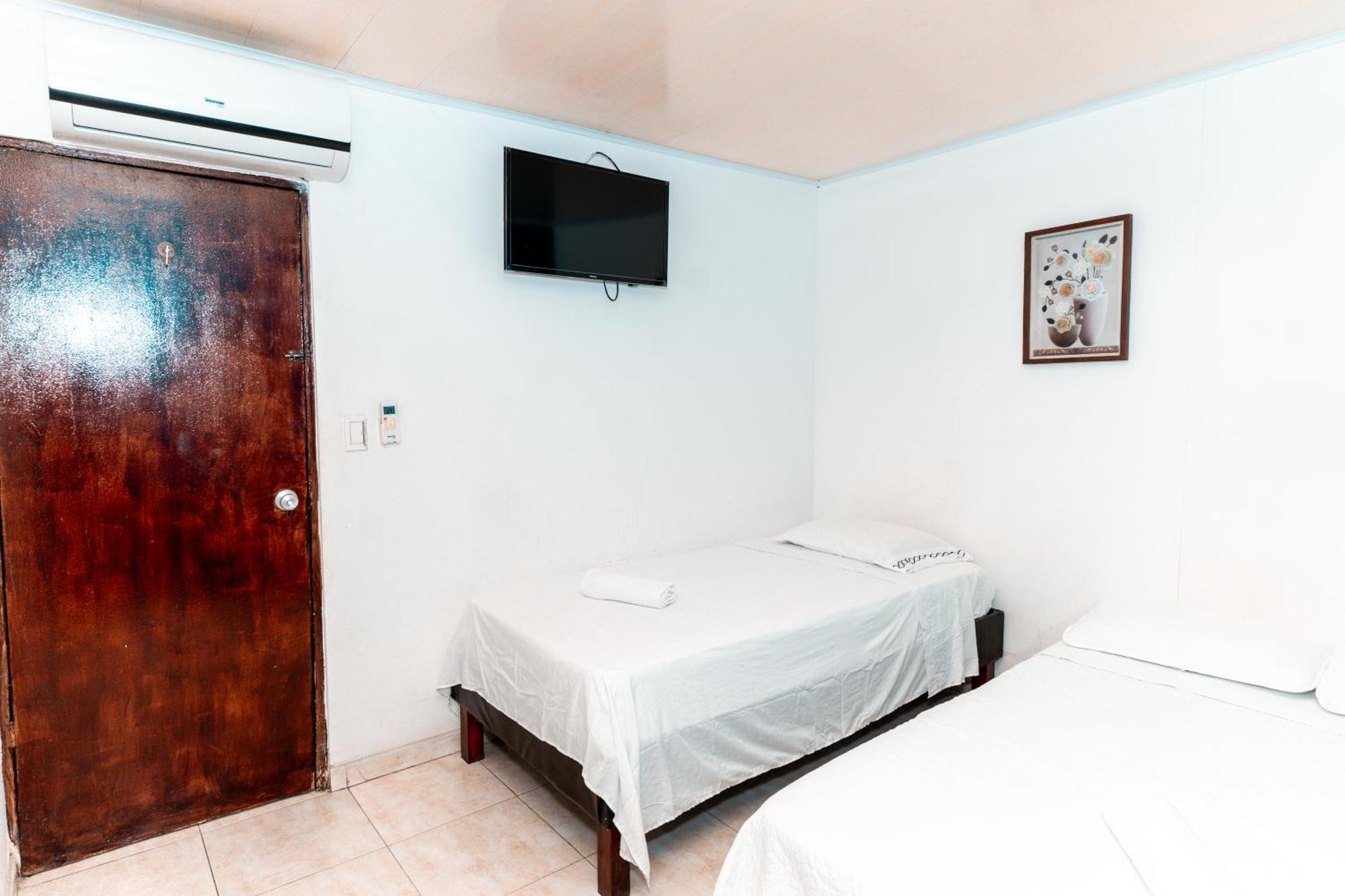 Alojamientos Turisticos Titanic San Andrés Esterno foto